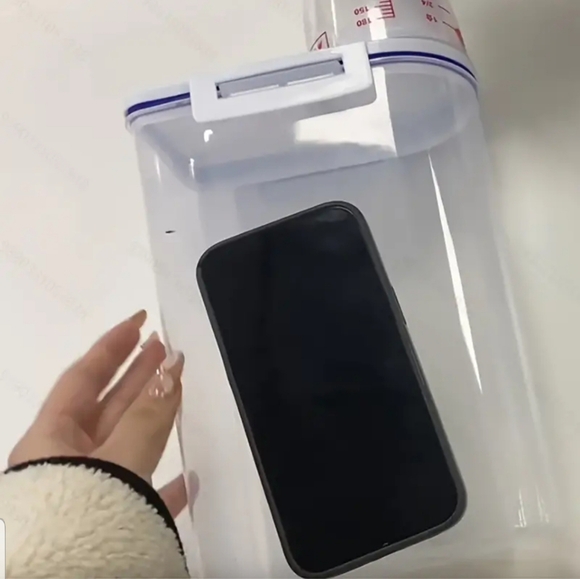 Plastic Food Containers with Sprout - Picture 6 of 10